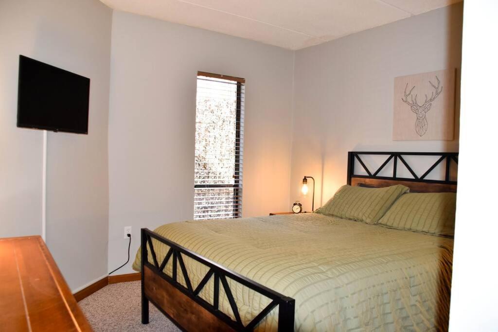 ガトリンバーグCozy Mountain Getaway! Mountain Views! 2 Bed, 2 Bath, Sleeps 6アパートメント エクステリア 写真