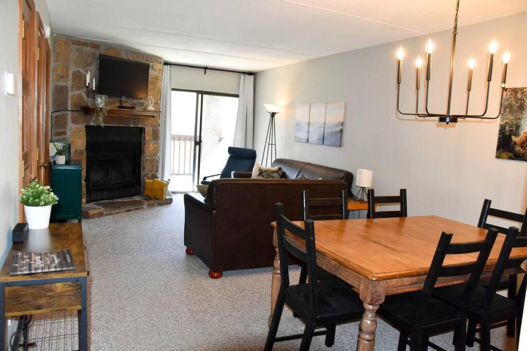 ガトリンバーグCozy Mountain Getaway! Mountain Views! 2 Bed, 2 Bath, Sleeps 6アパートメント エクステリア 写真