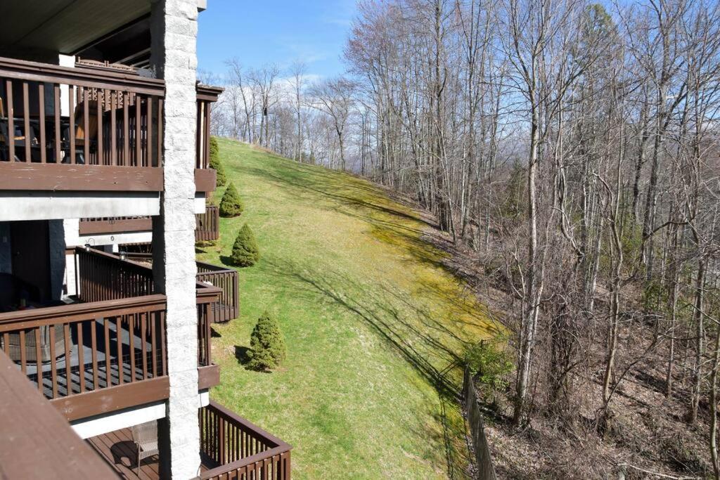 ガトリンバーグCozy Mountain Getaway! Mountain Views! 2 Bed, 2 Bath, Sleeps 6アパートメント エクステリア 写真