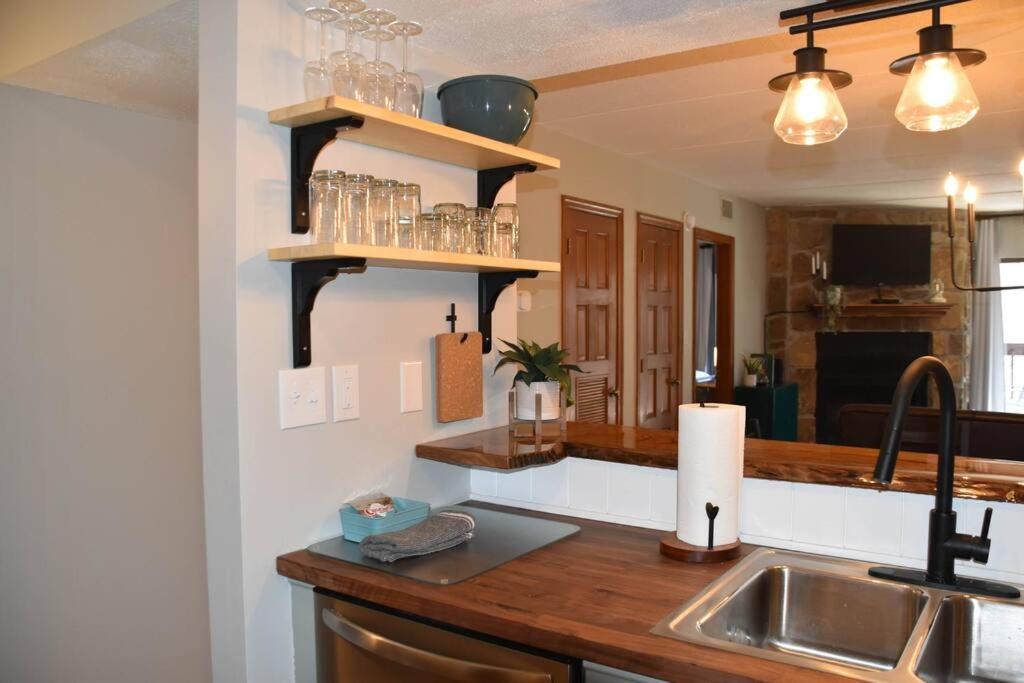 ガトリンバーグCozy Mountain Getaway! Mountain Views! 2 Bed, 2 Bath, Sleeps 6アパートメント エクステリア 写真
