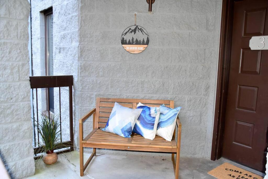 ガトリンバーグCozy Mountain Getaway! Mountain Views! 2 Bed, 2 Bath, Sleeps 6アパートメント エクステリア 写真