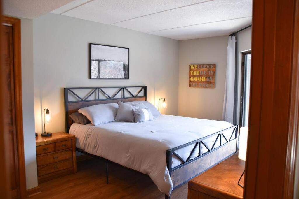 ガトリンバーグCozy Mountain Getaway! Mountain Views! 2 Bed, 2 Bath, Sleeps 6アパートメント エクステリア 写真