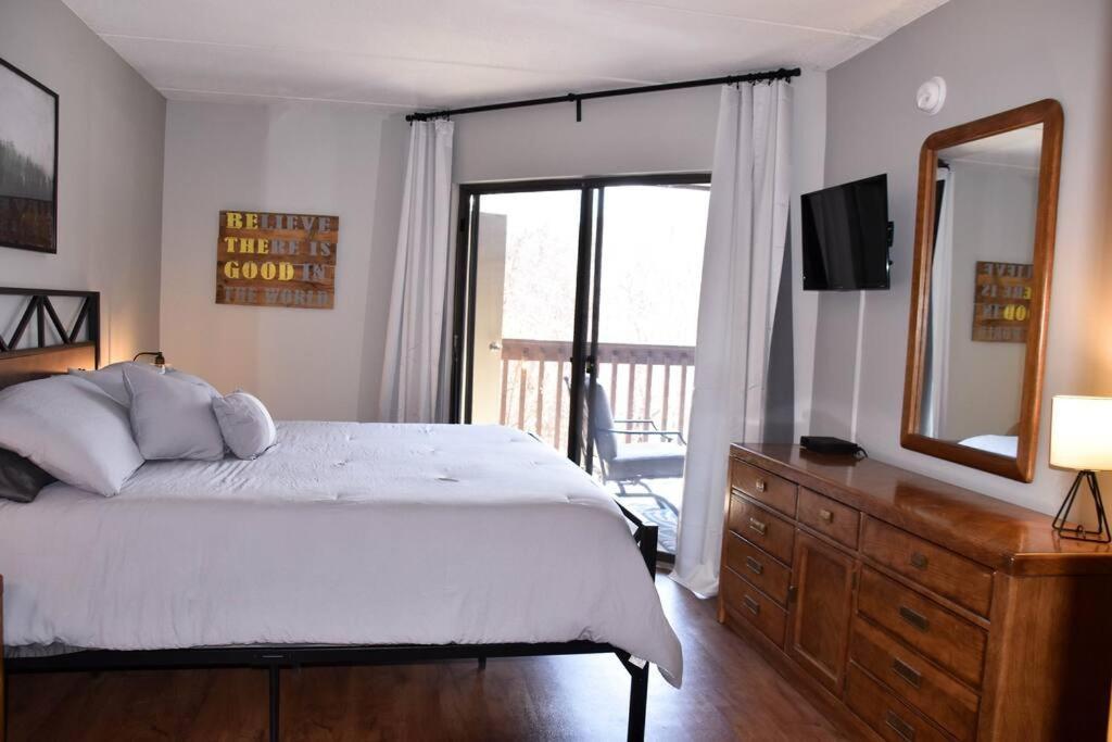 ガトリンバーグCozy Mountain Getaway! Mountain Views! 2 Bed, 2 Bath, Sleeps 6アパートメント エクステリア 写真