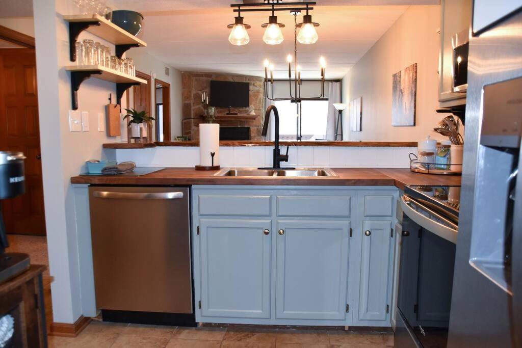 ガトリンバーグCozy Mountain Getaway! Mountain Views! 2 Bed, 2 Bath, Sleeps 6アパートメント エクステリア 写真