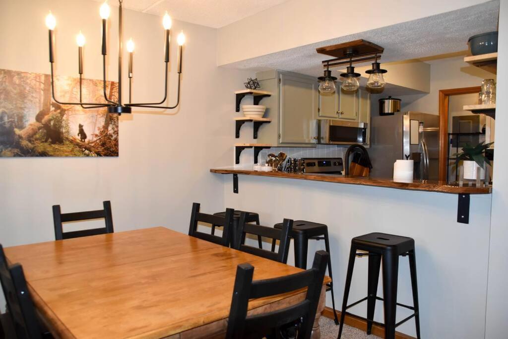 ガトリンバーグCozy Mountain Getaway! Mountain Views! 2 Bed, 2 Bath, Sleeps 6アパートメント エクステリア 写真