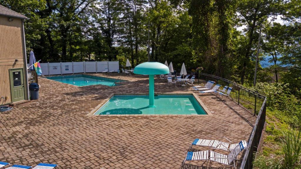 ガトリンバーグCozy Mountain Getaway! Mountain Views! 2 Bed, 2 Bath, Sleeps 6アパートメント エクステリア 写真